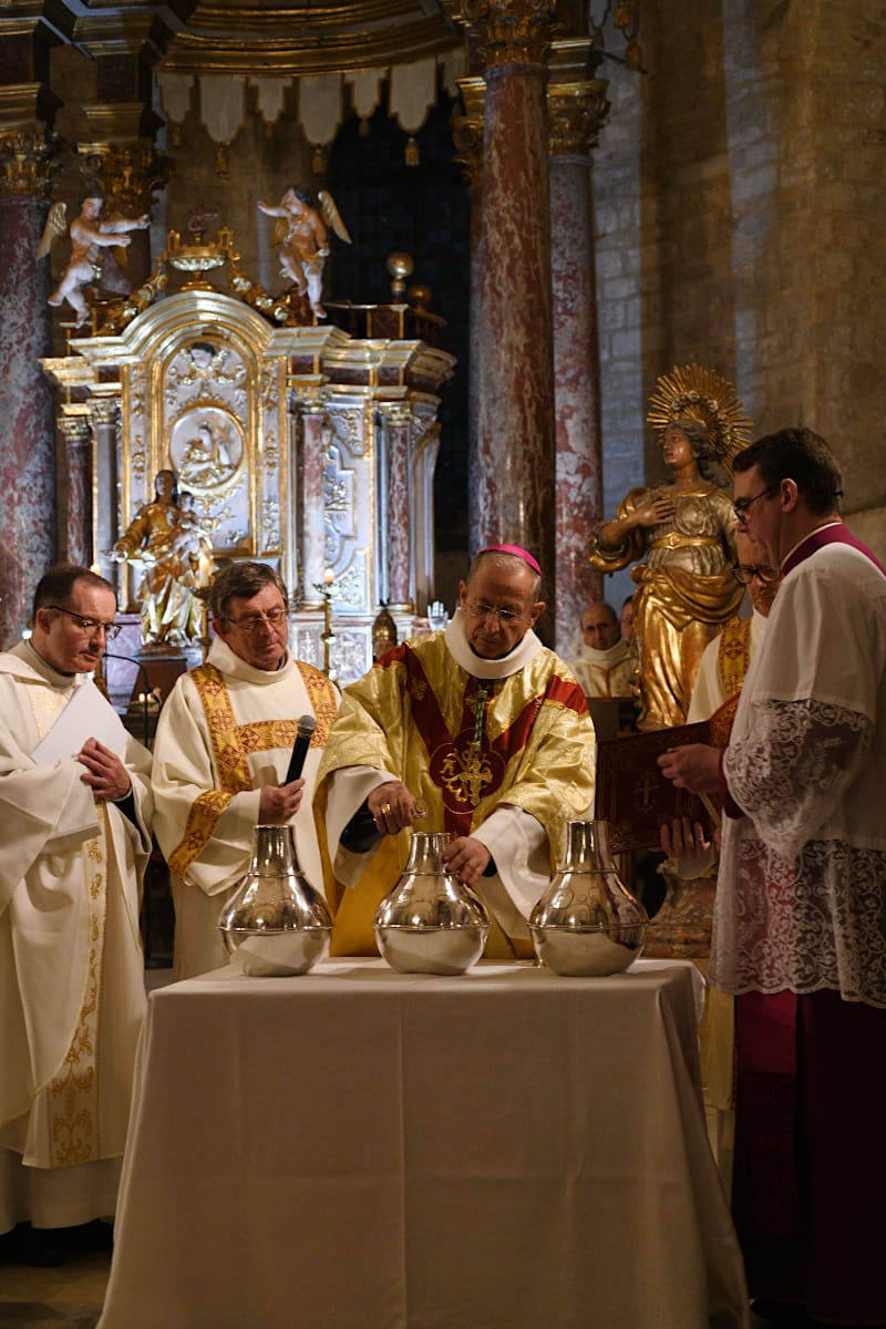 Messe Chrismale en la cathédrale d'Elne