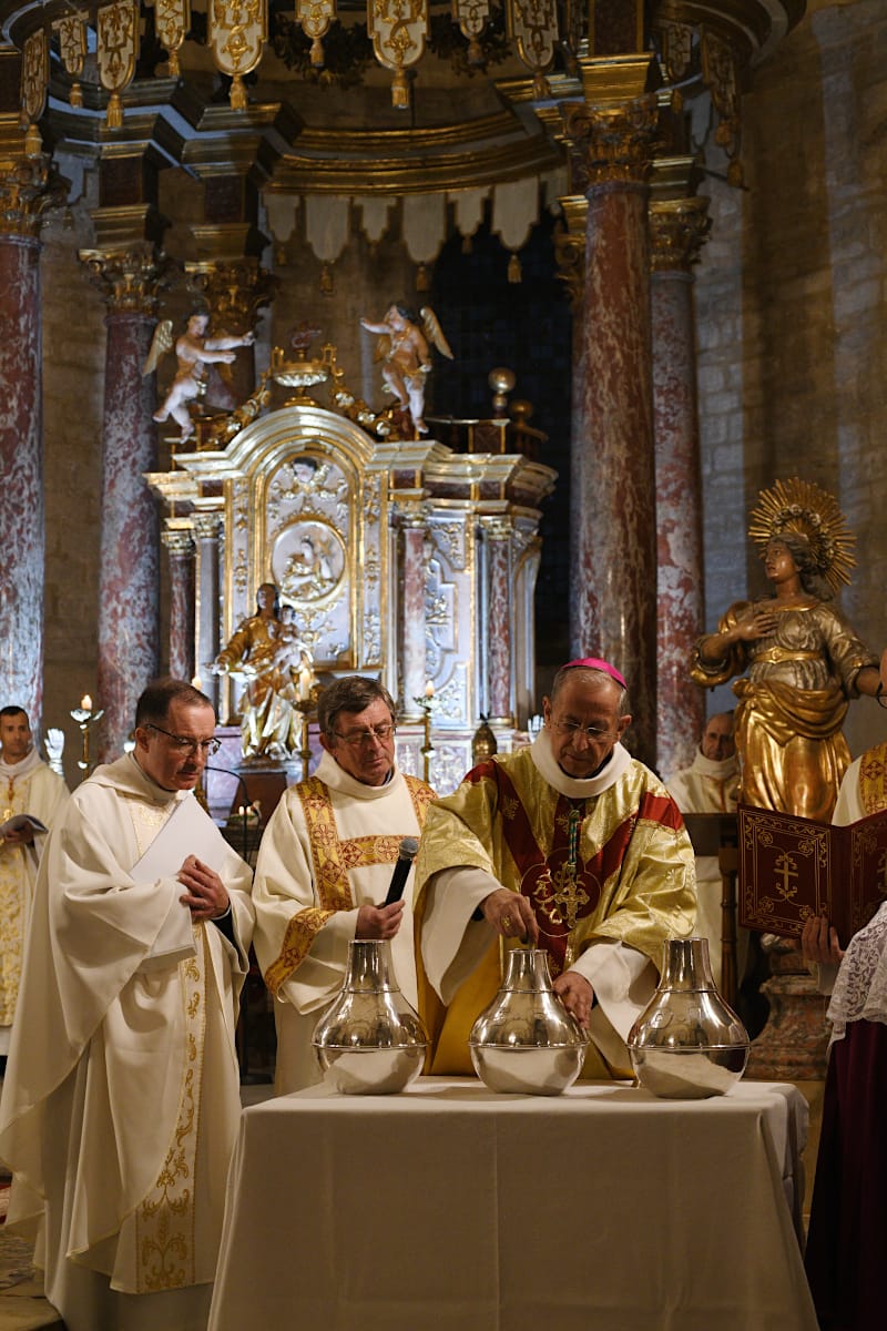 Messe Chrismale en la cathédrale d'Elne