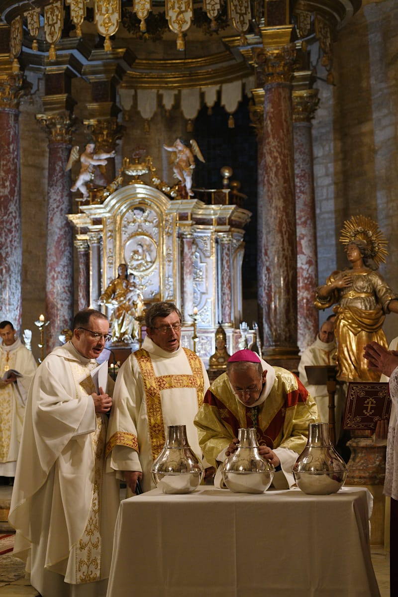 Messe Chrismale en la cathédrale d'Elne