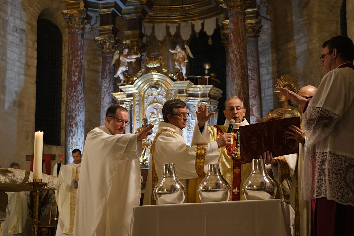 Messe Chrismale en la cathédrale d'Elne