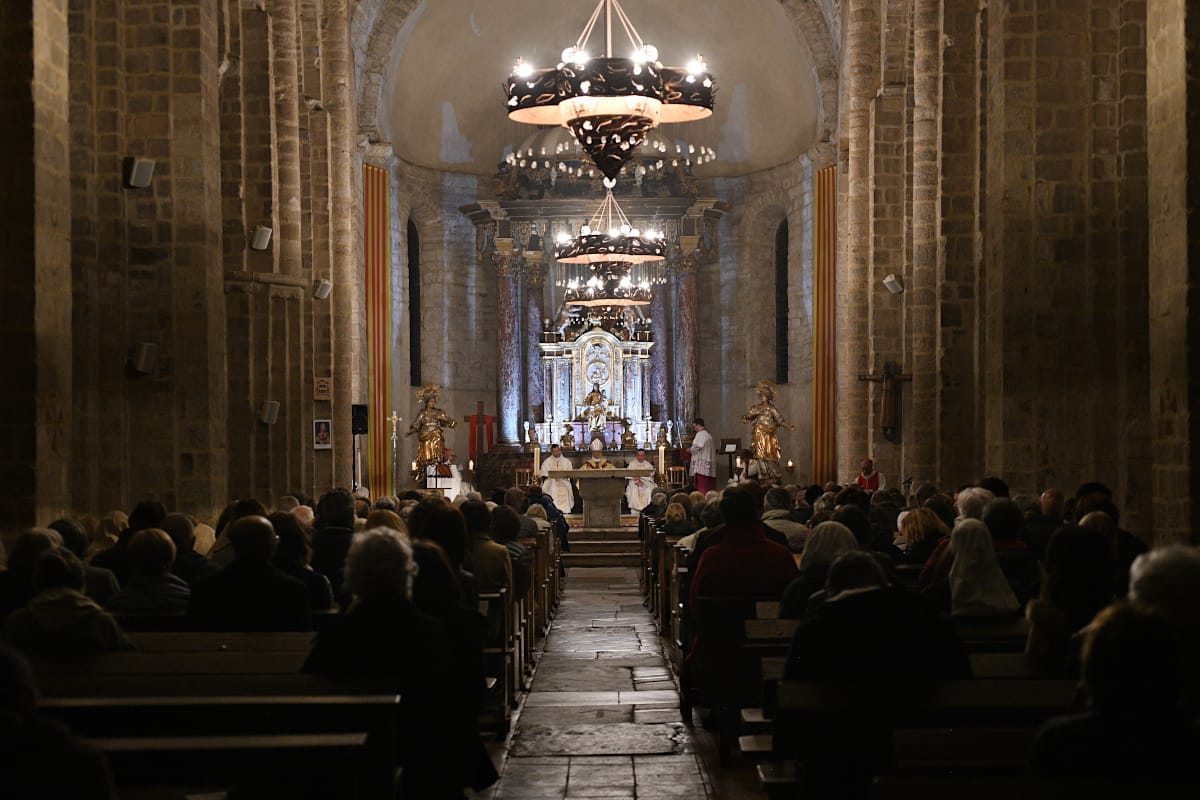 Messe Chrismale en la cathédrale d'Elne