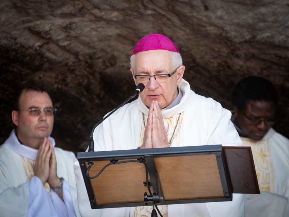 Mgr Turini en union de prière avec les habitants de Saint Laurent de la Salanque